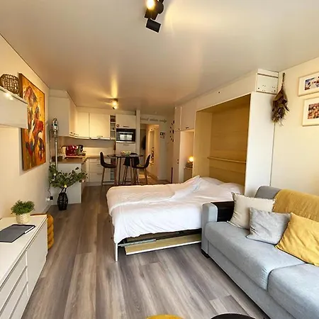 Moderne Studio Aan Zee Apartment